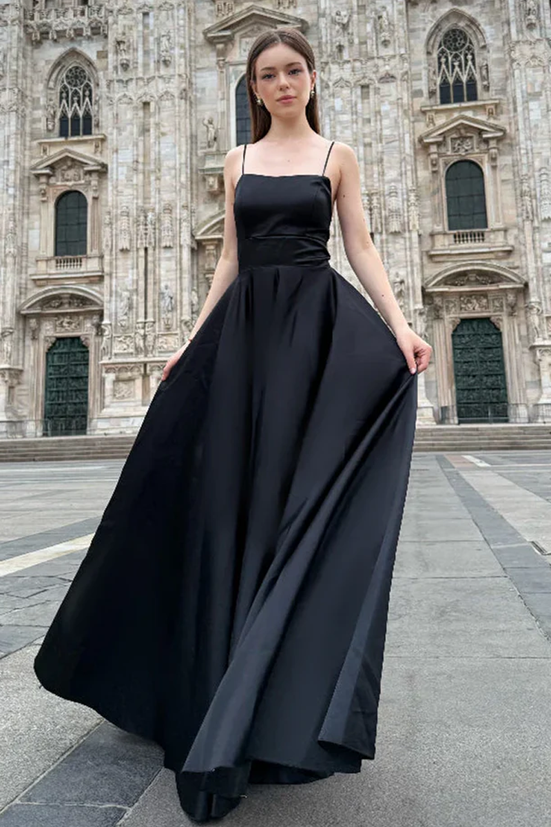 Rochie lungă elegantă din satin cu bretele subțiri – „Estella”