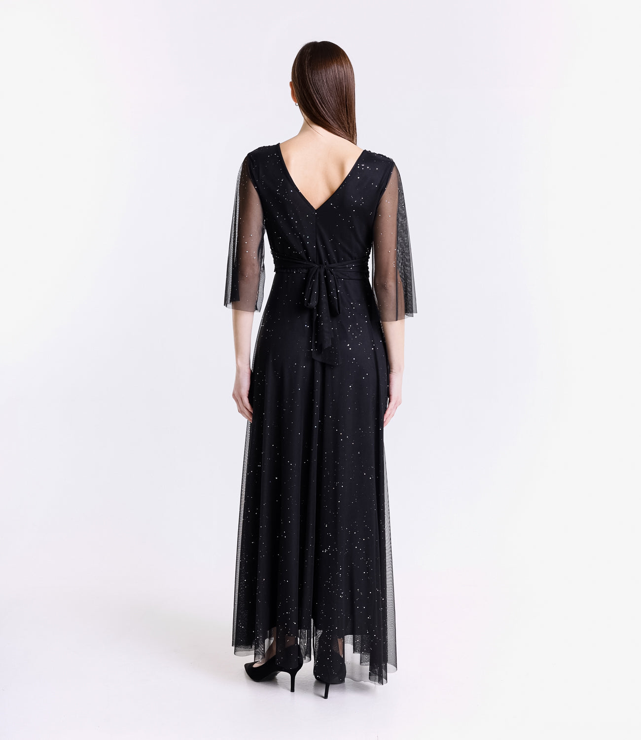 Abito da cerimonia nero-argento con maniche di tulle e design avvolgente