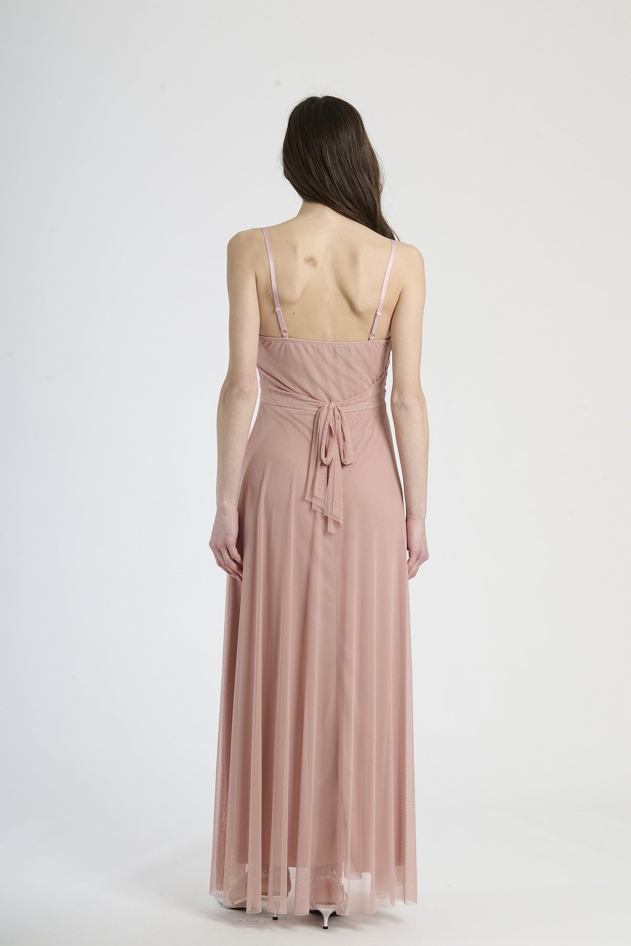 Abito rosa antico fluido, taglio elegante, per cerimonie