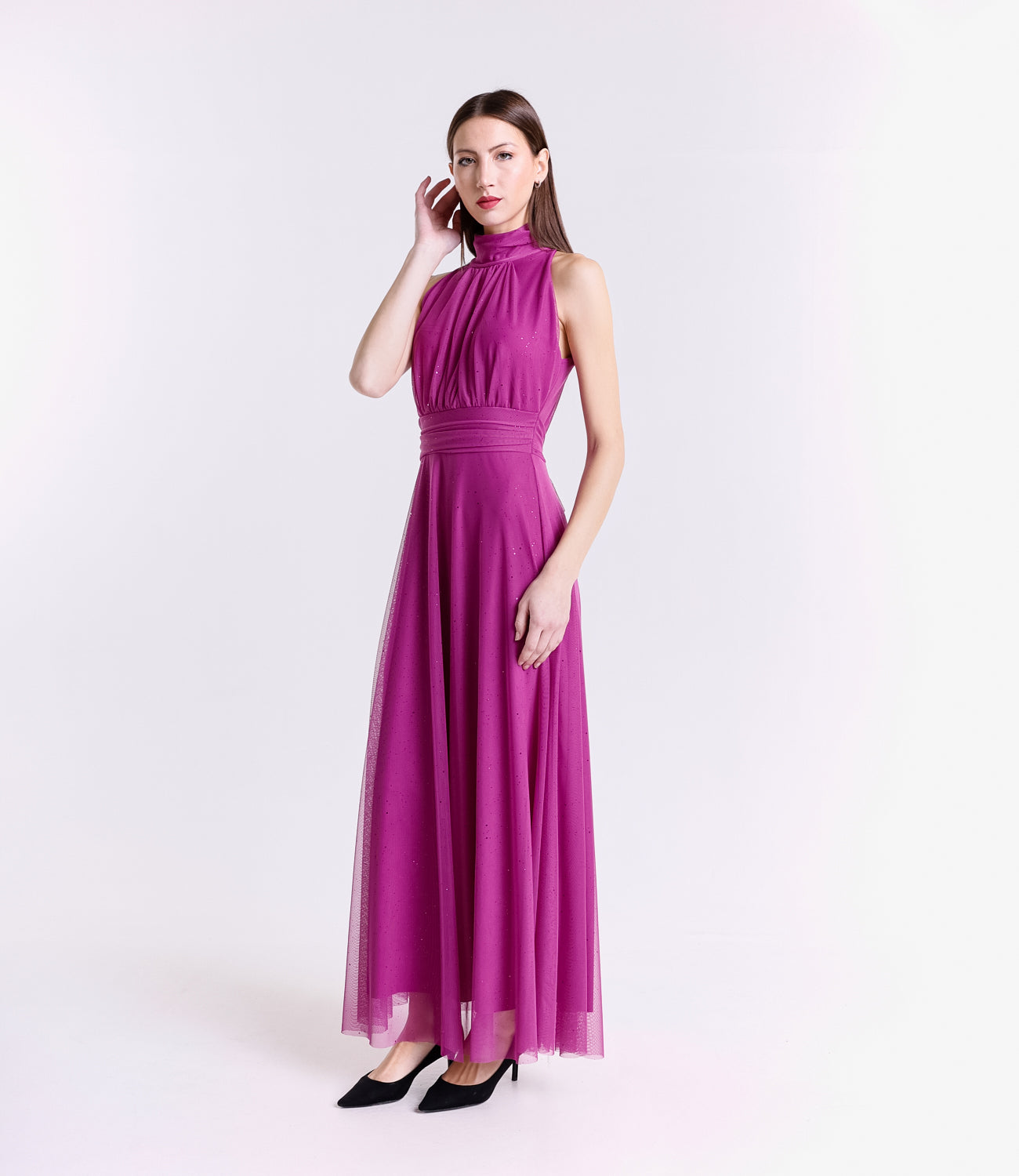 Lungo vestito ciliegio con puzzo e dettagli in seta, stile lussuoso per feste.