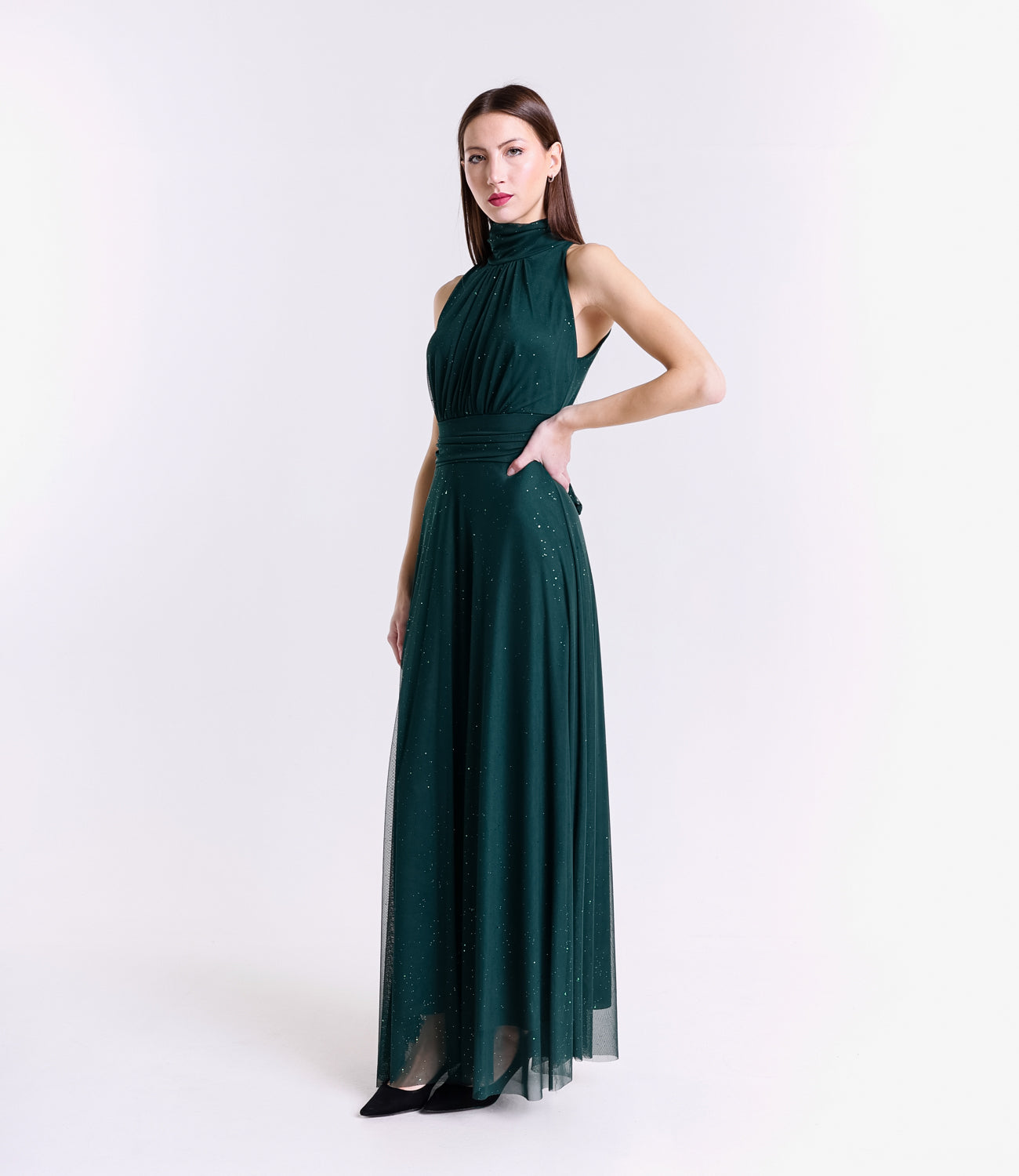 Lungo vestito verde.S con puzzo e legature posteriori, design moderno per eventi all'aperto.