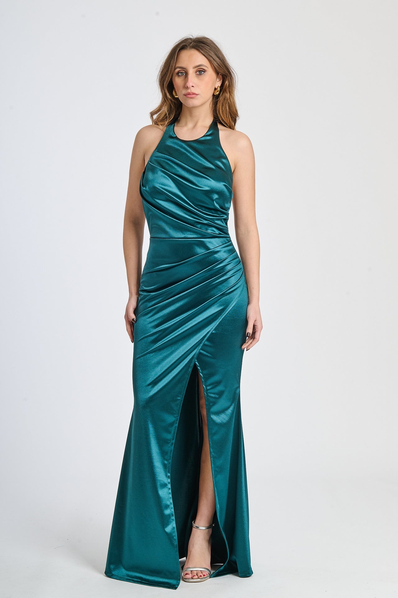 Abito elegante verde.S in raso, scollo a collo alto e falda con fessura