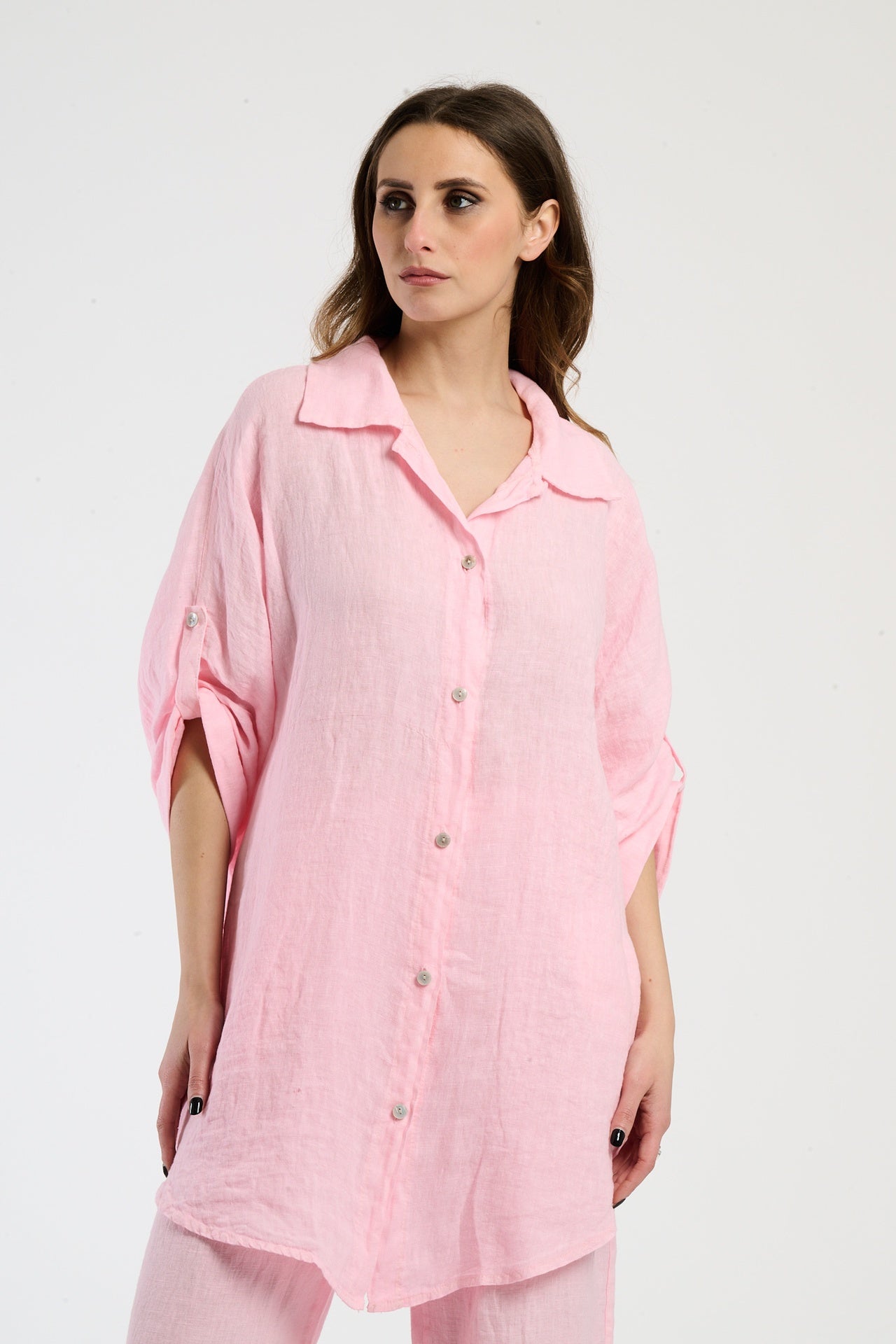 Camicia oversize rosa, dolce e trendy per lo stile femminile