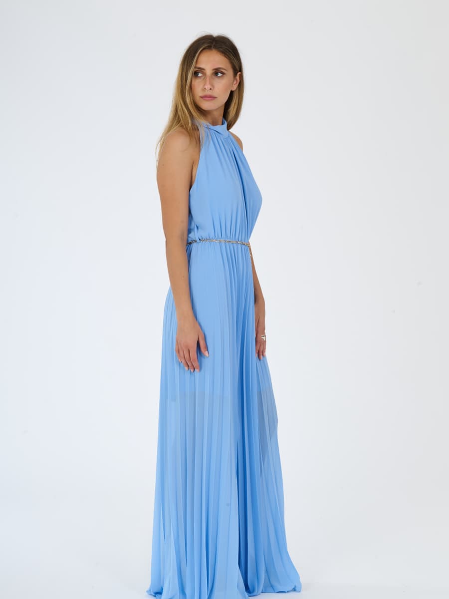 Tuta “Celestea” – Jumpsuit Plissé con Girocollo e Cintura a Catena