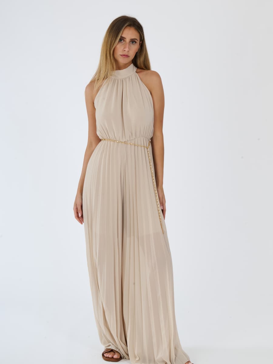 Tuta “Celestea” – Jumpsuit Plissé con Girocollo e Cintura a Catena