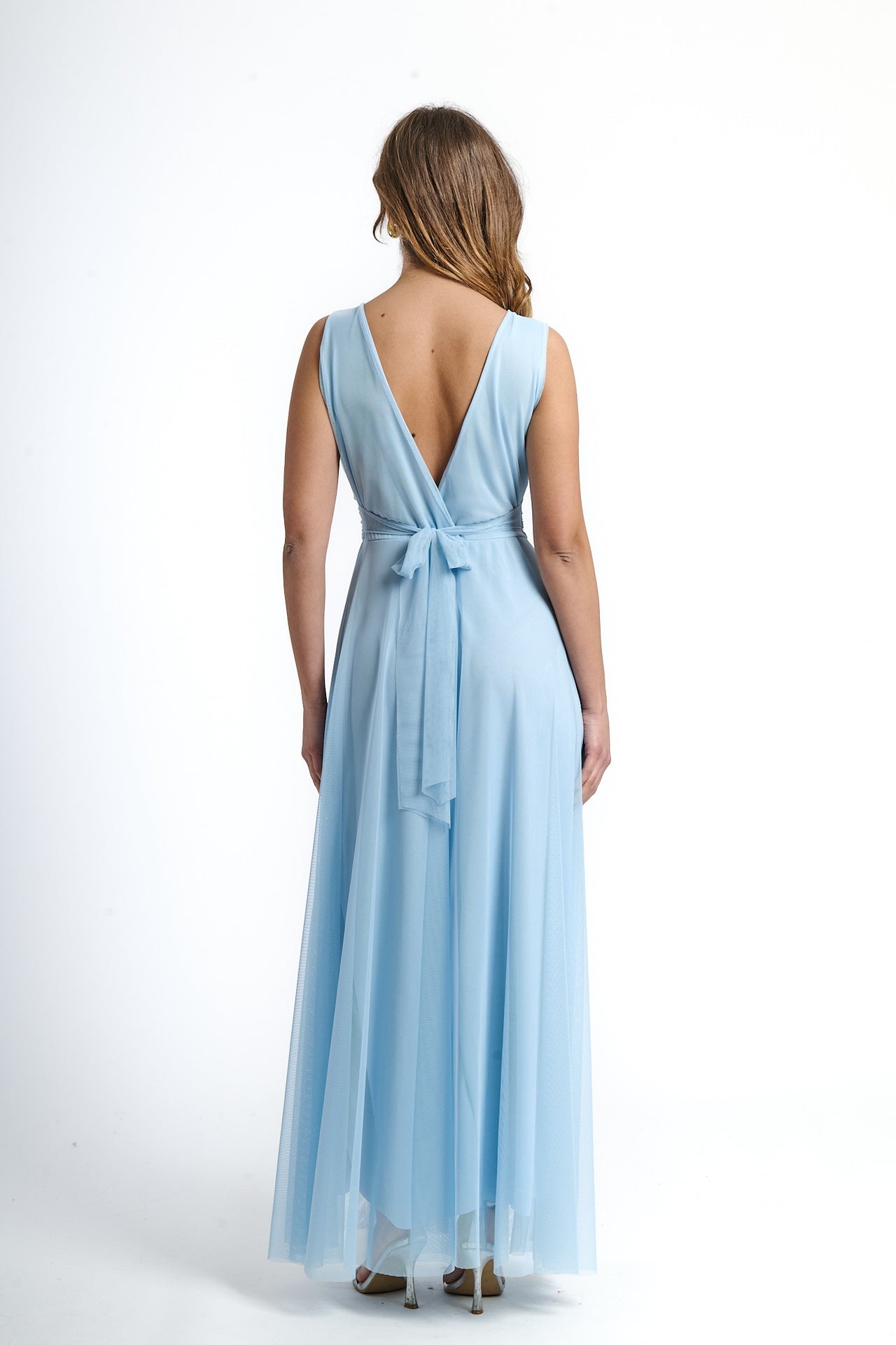 Abito formale azzurro in pizzo concolore delicato e design raffinato