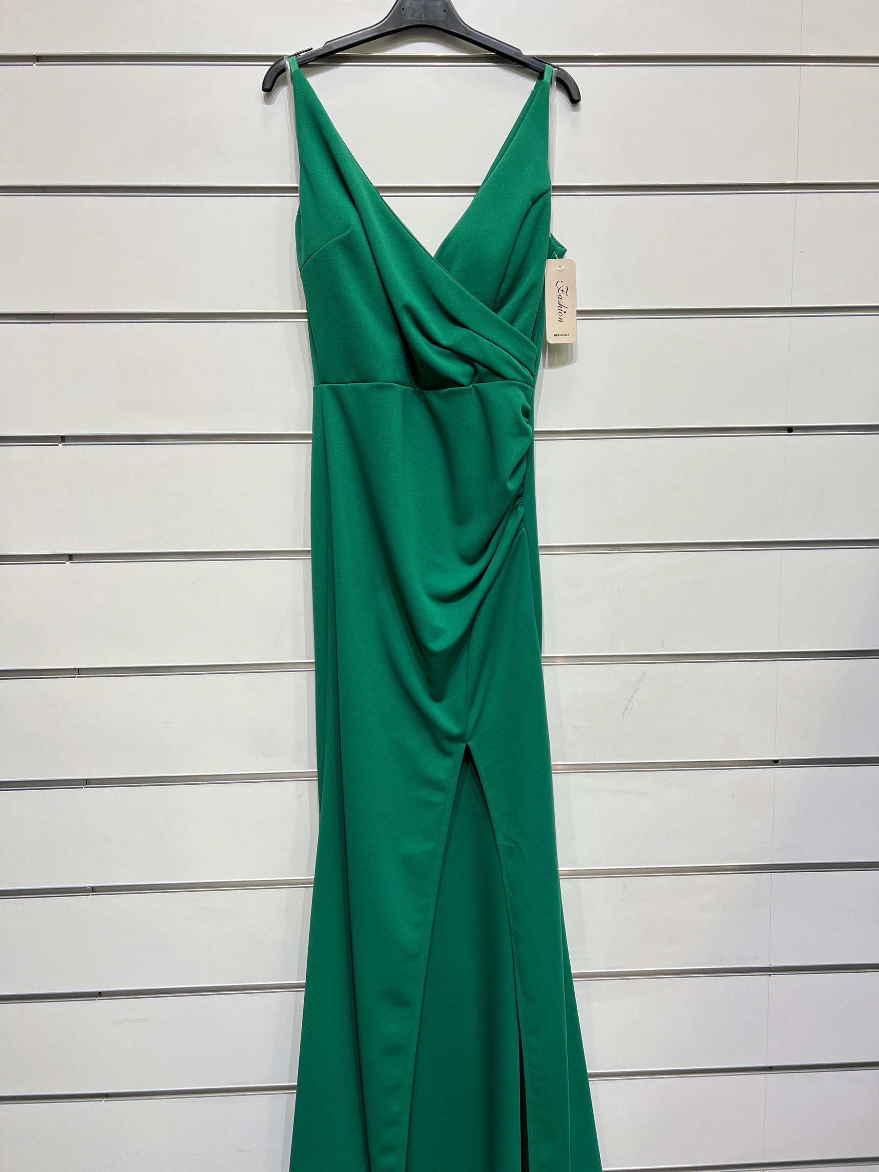 Abito “Loreta” – Eleganza drappeggiata con spacco frontale