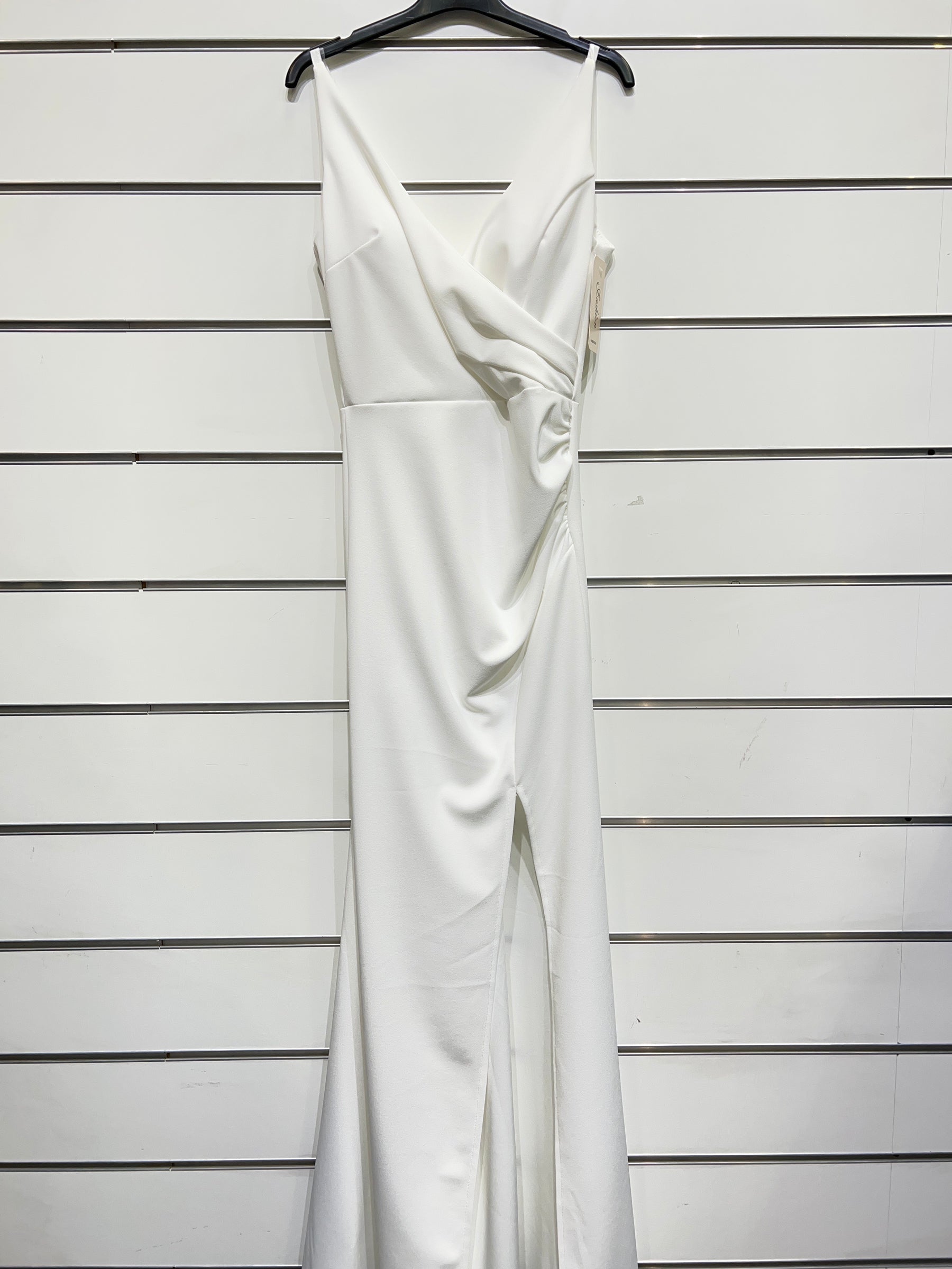 Abito “Loreta” – Eleganza drappeggiata con spacco frontale
