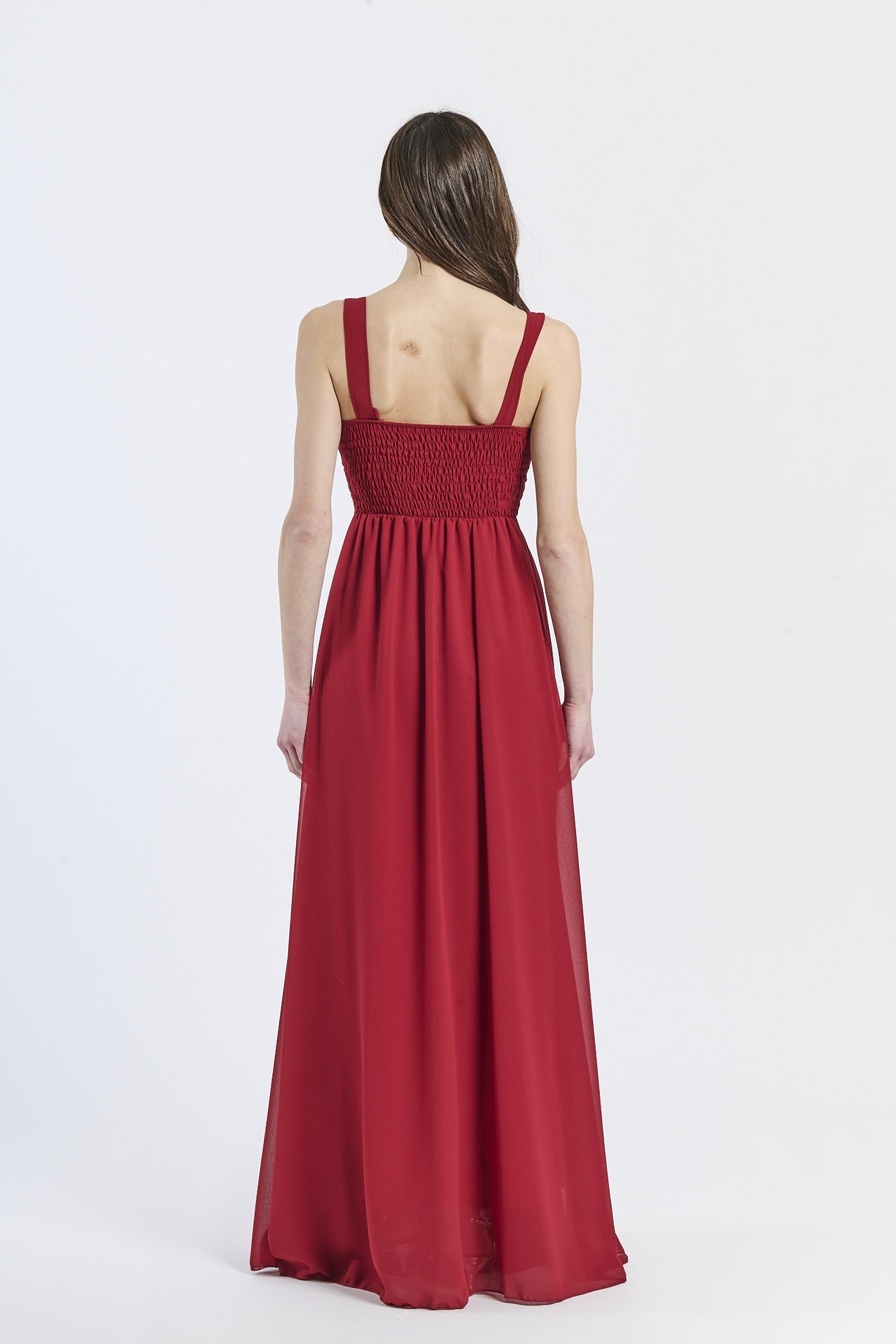 Abito elegante bordo, design intenso con falda ampia e tessuto trasparente