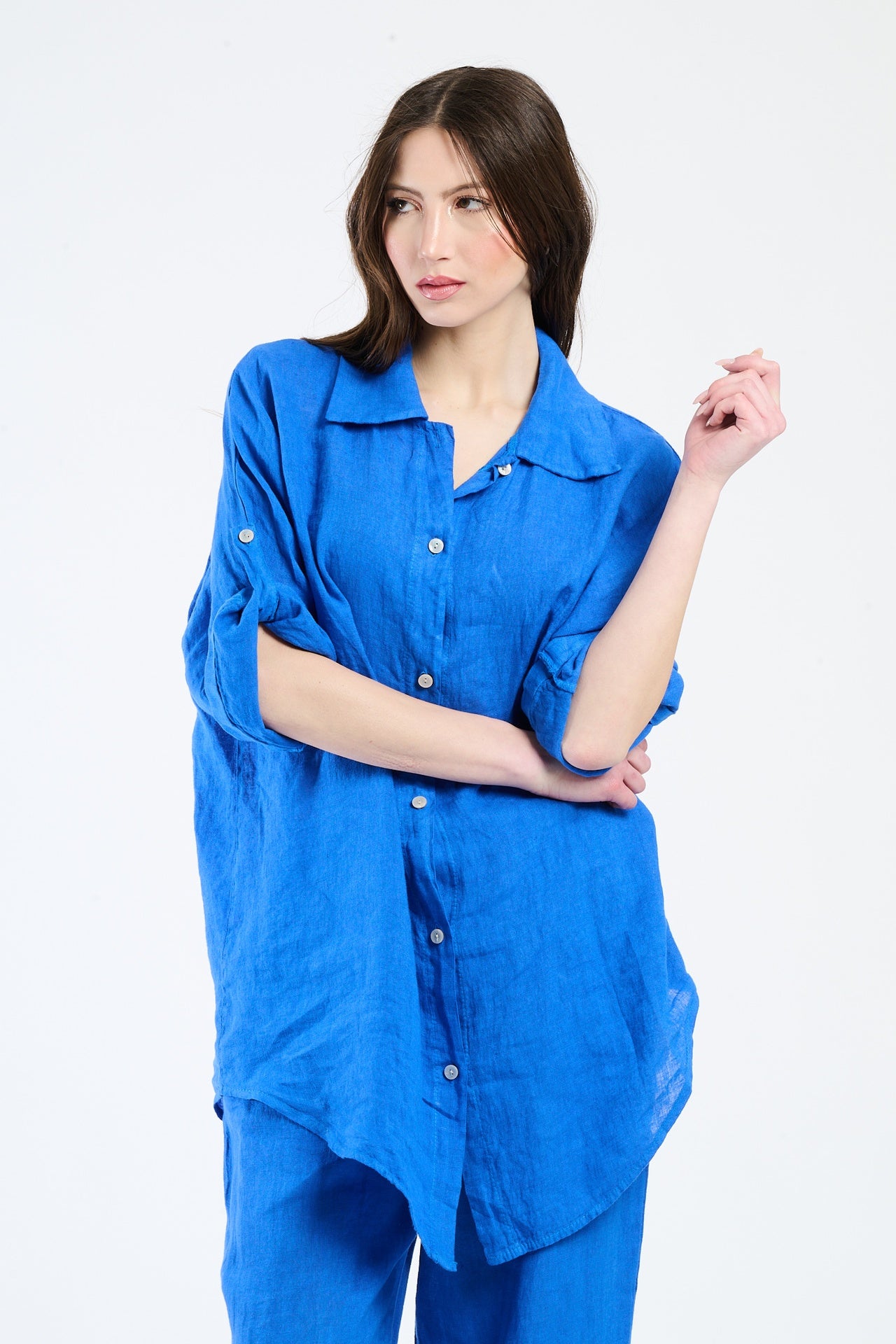 Camicia oversize bluette, colore delicato e rilassante