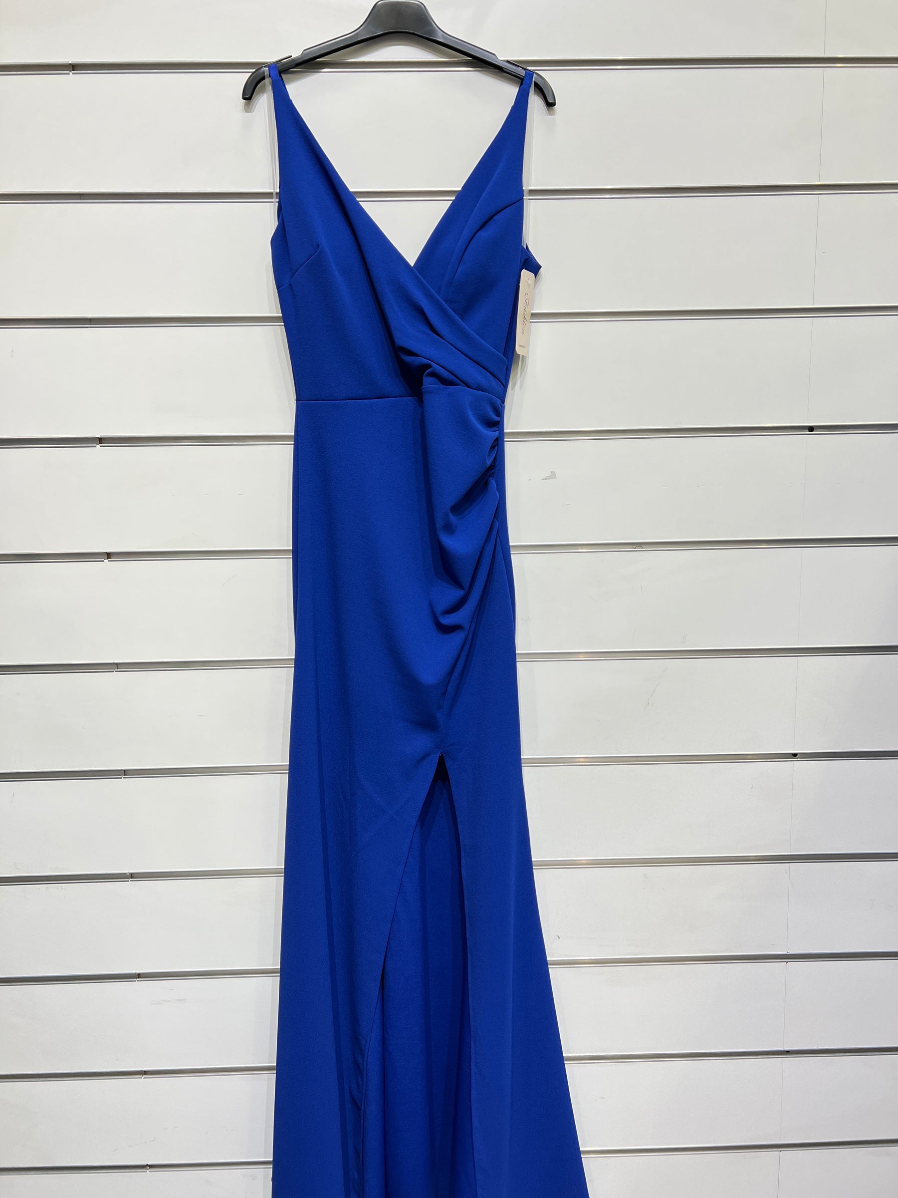 Abito “Loreta” – Eleganza drappeggiata con spacco frontale