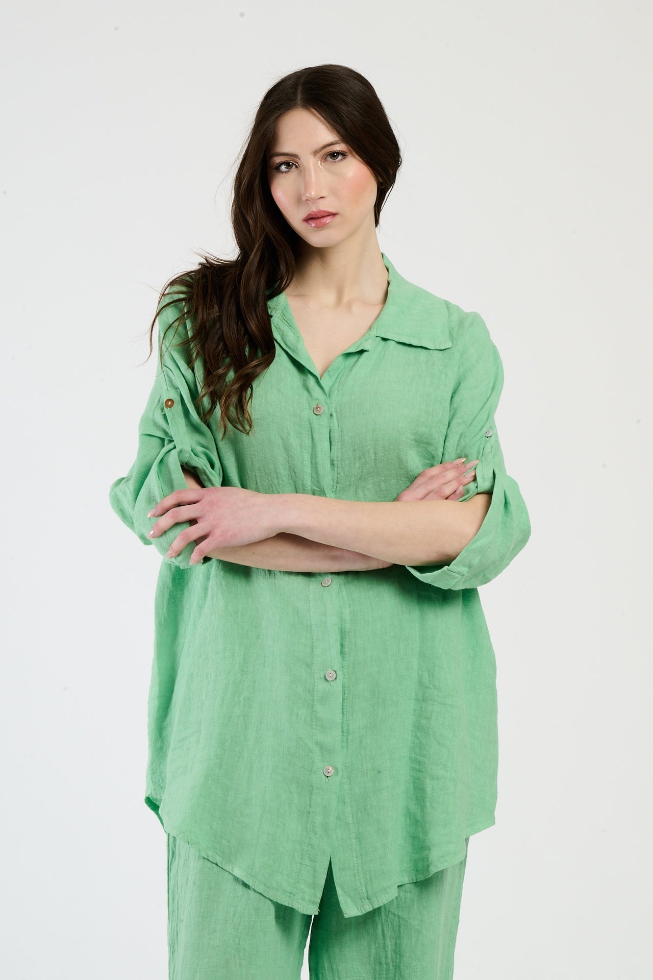 Camicia oversize verde, rinfrescante e legata alla natura