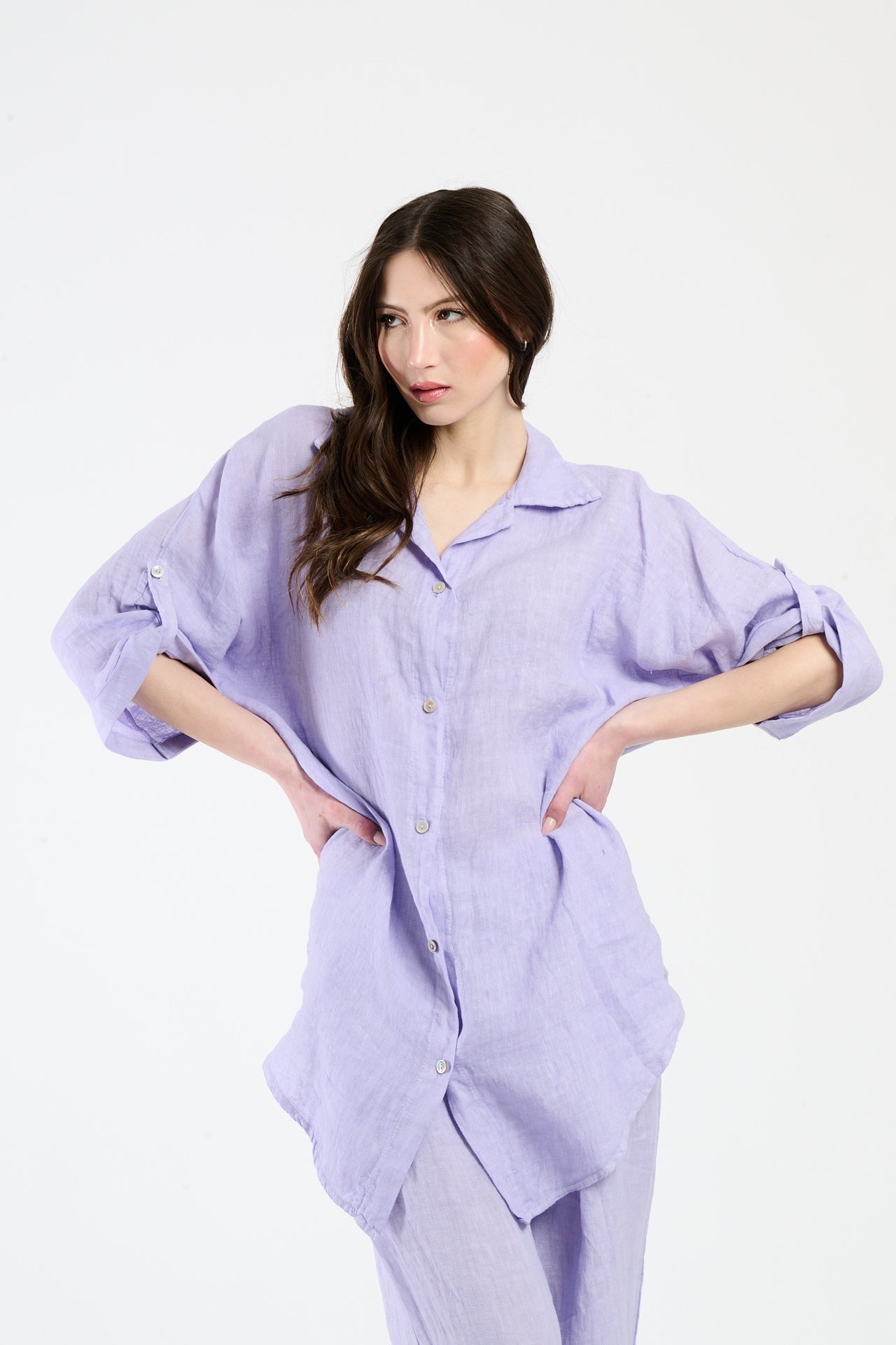 Camicia oversize lilla, elegante e dal colore affascinante