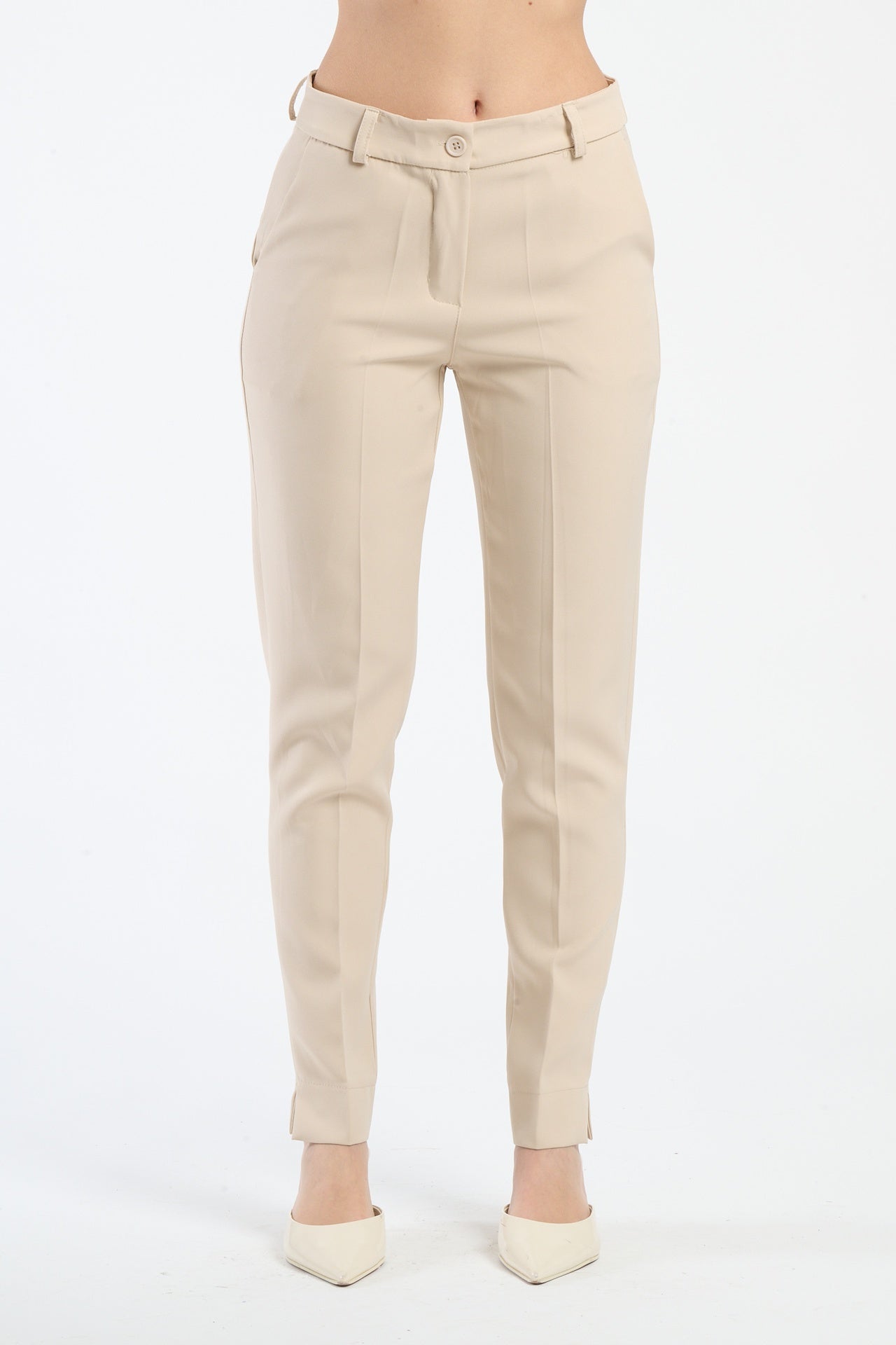 Pantaloni beige da donna, comfortevoli e versatili per ogni occasione.