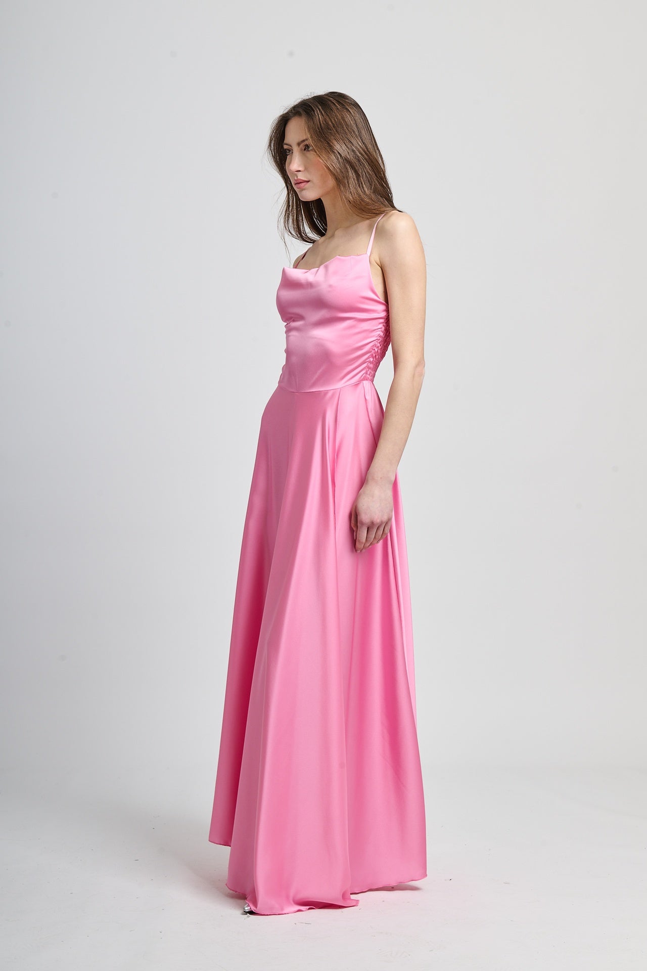 Abito da cerimonia rosa con design