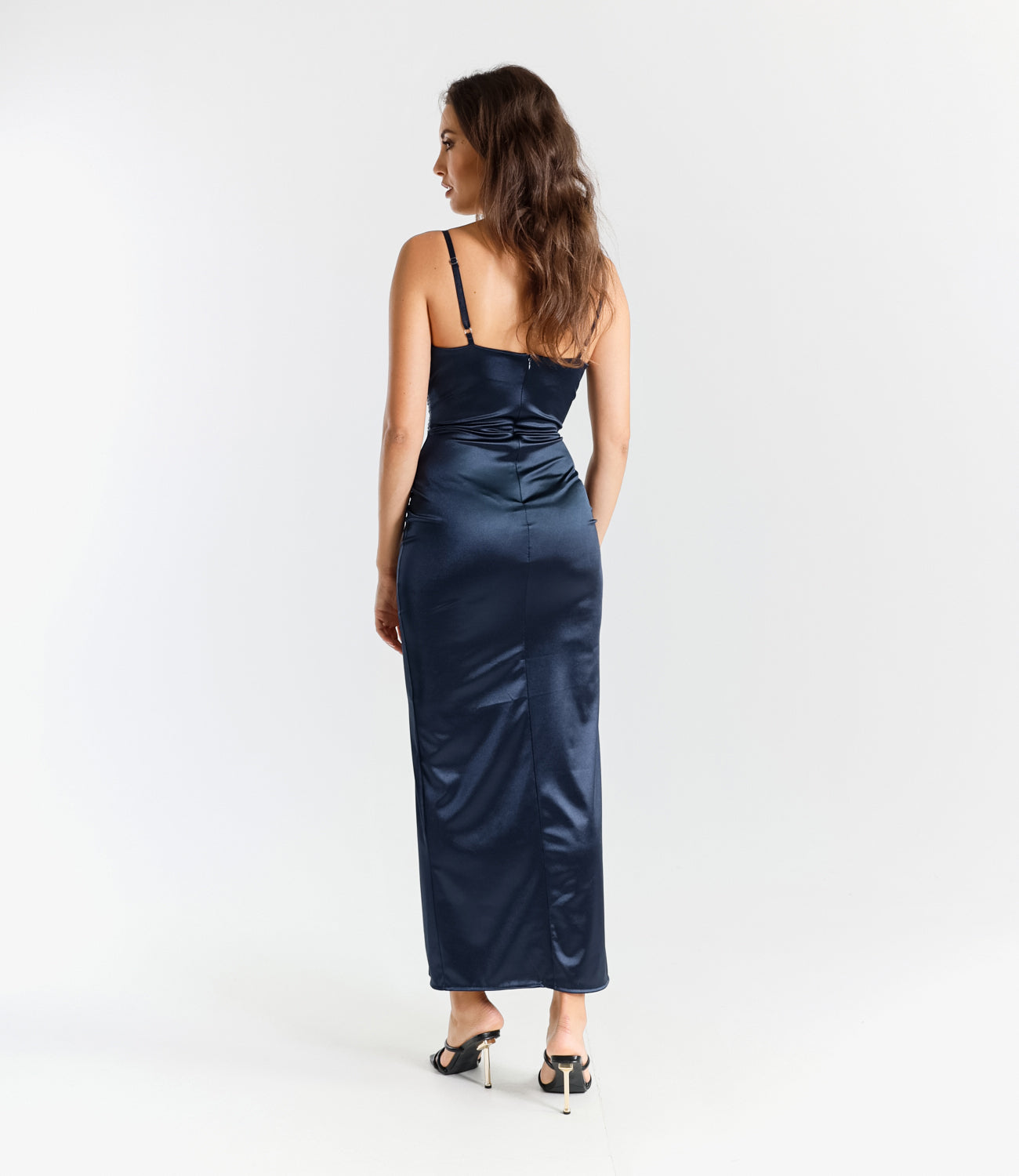 Abito formale navy in raso, perfetto per occasioni formali