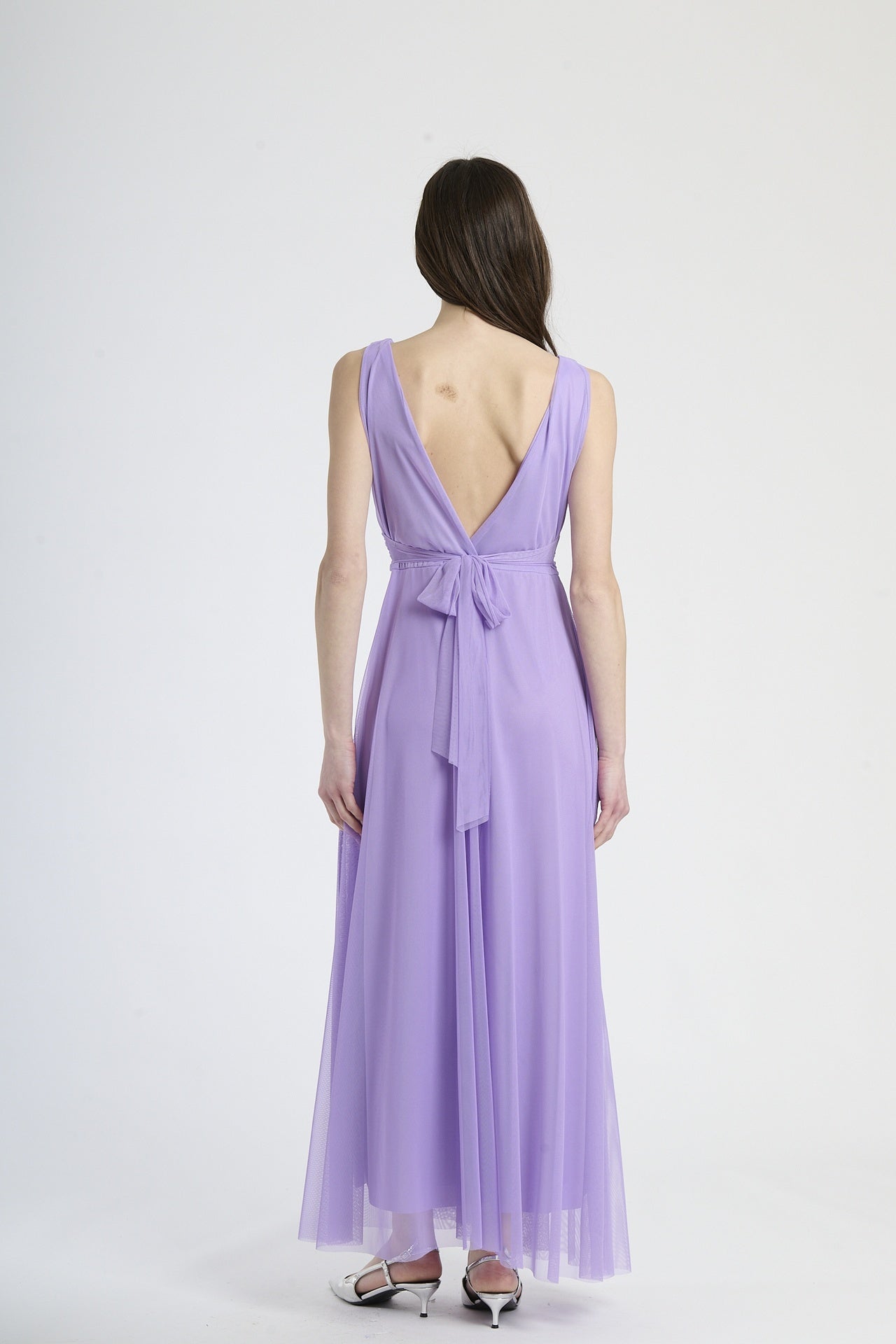 Vestito lilla da serata concollo a V e pizzo lussuoso