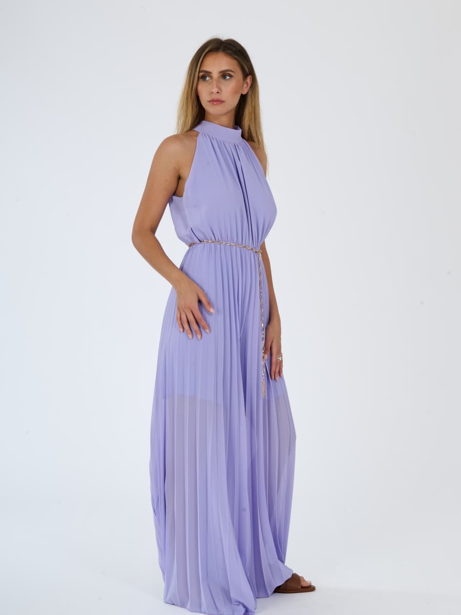 Tuta “Celestea” – Jumpsuit Plissé con Girocollo e Cintura a Catena