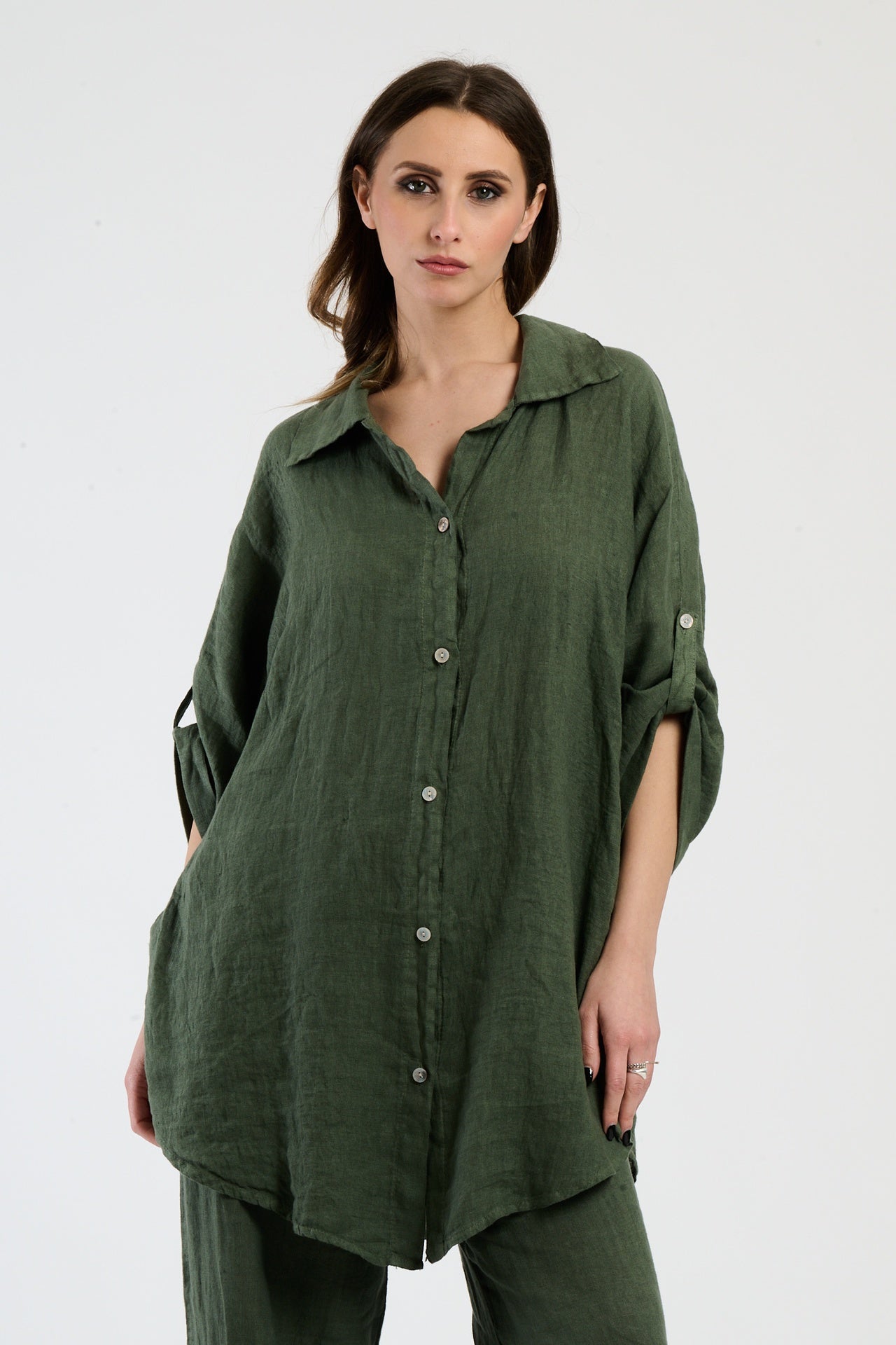 Camicia oversize color militare, rustica e dal carattere outdoor