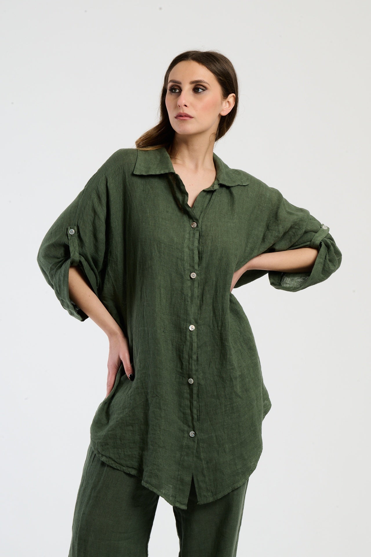 Camicia larga color militare, perfetta per uno stile casual ed avventuroso