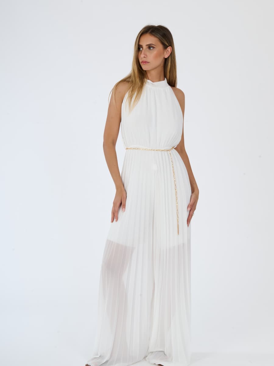 Tuta “Celestea” – Jumpsuit Plissé con Girocollo e Cintura a Catena