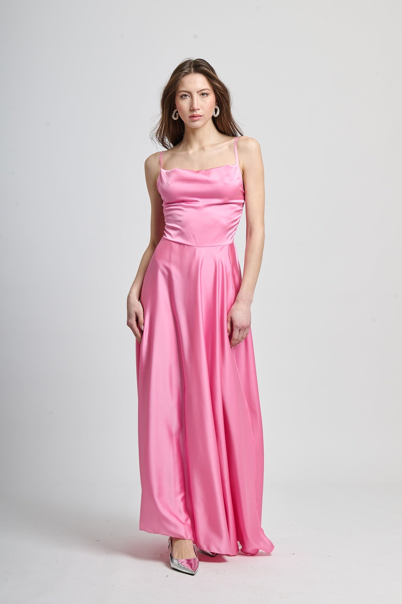 Abito formale rosa in raso, ideale per occasioni speciali