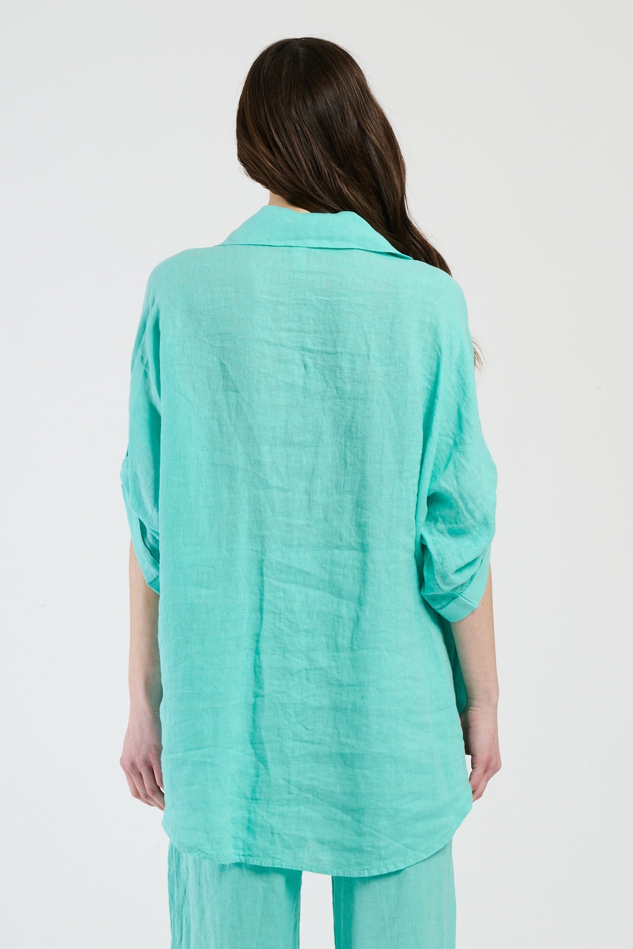 Camicia color Tiffany in lino, ideale per spruzzare freschezza