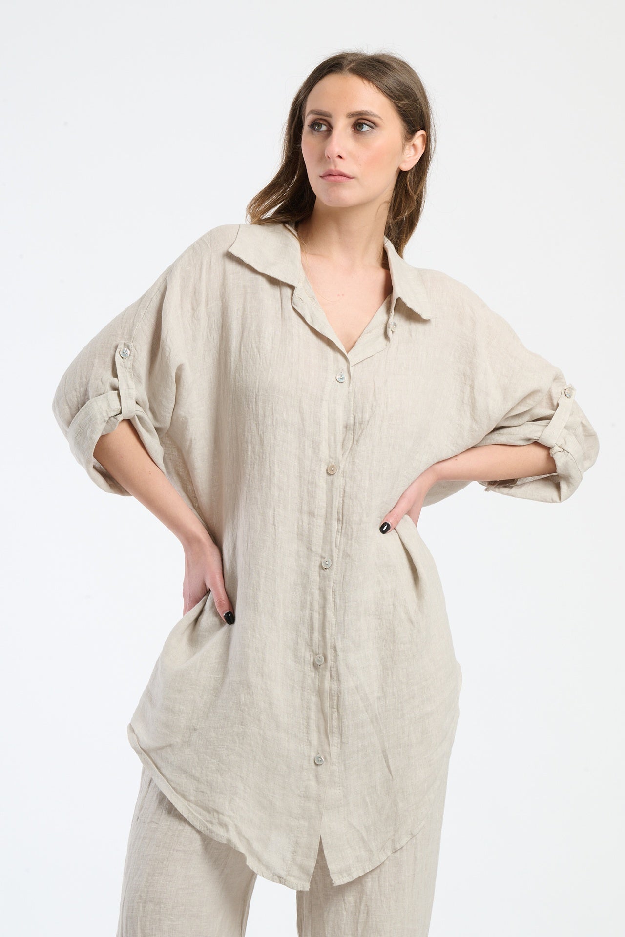 Camicia beige con colletto, comfort e versatilità per ogni occasione