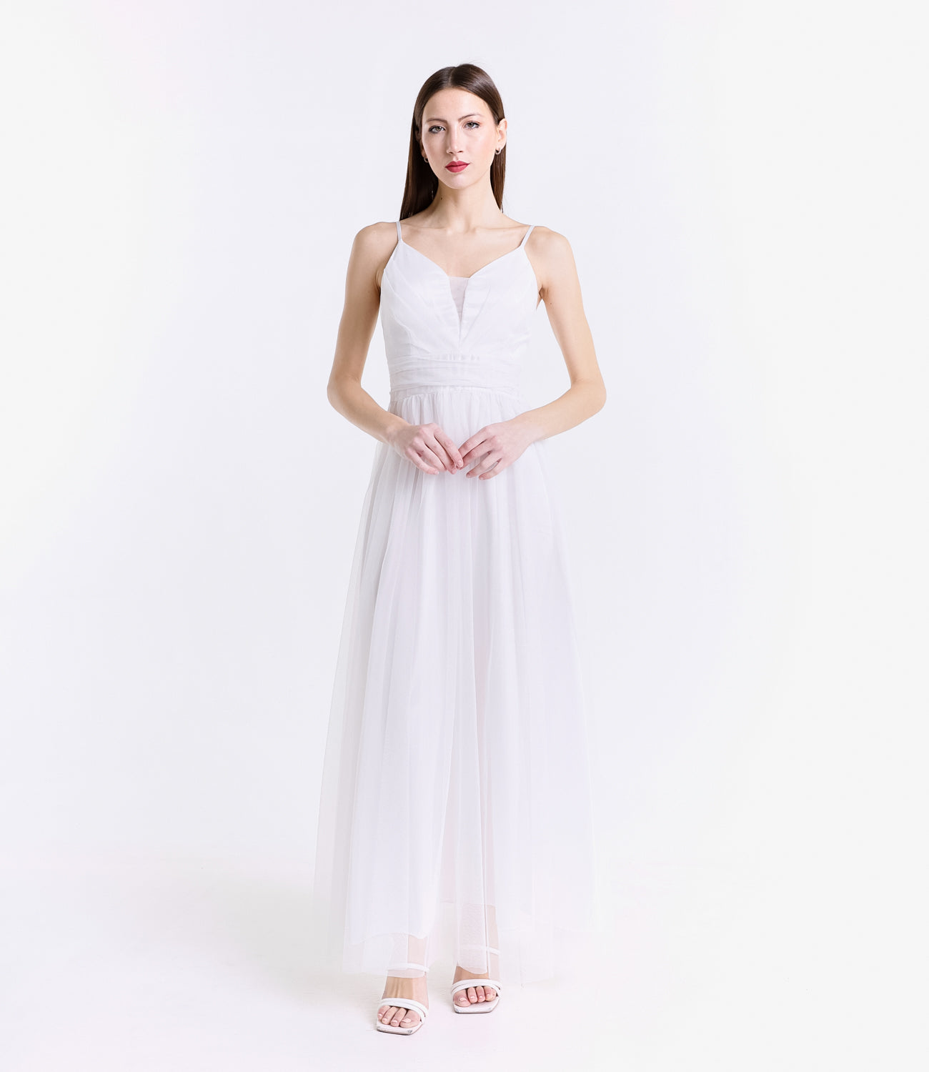 Abito lungo bianco in tulle puro, spalline sottili e scollo a V