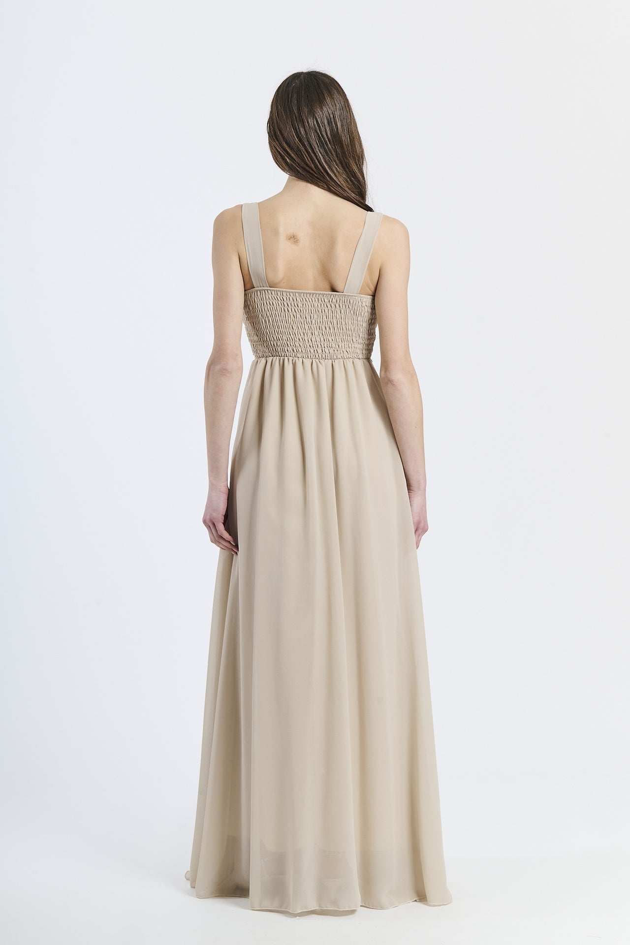 Abito elegante beige, design classico con falda ampia e tessuto leggero