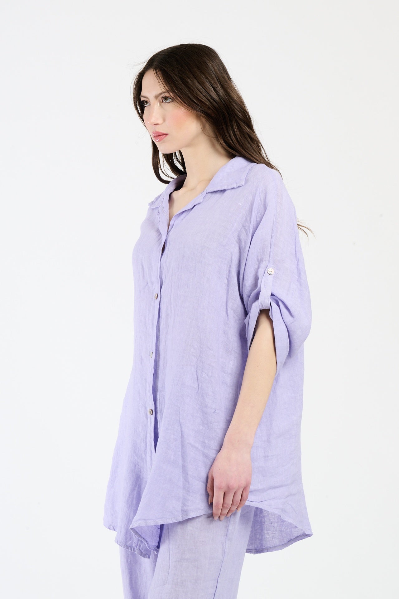 Camicia lilla in lino, ideale per le giornate estive