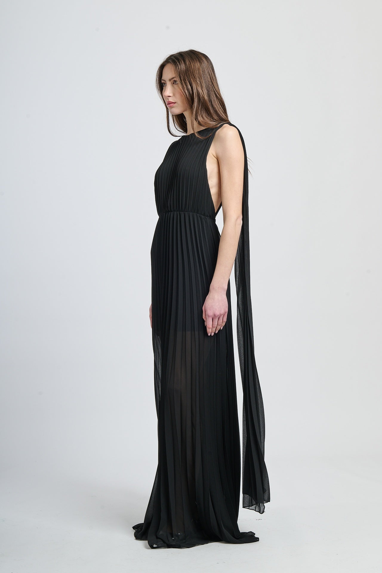 Abito da cerimonia nero, perfetto per serate glamour e occasioni formali