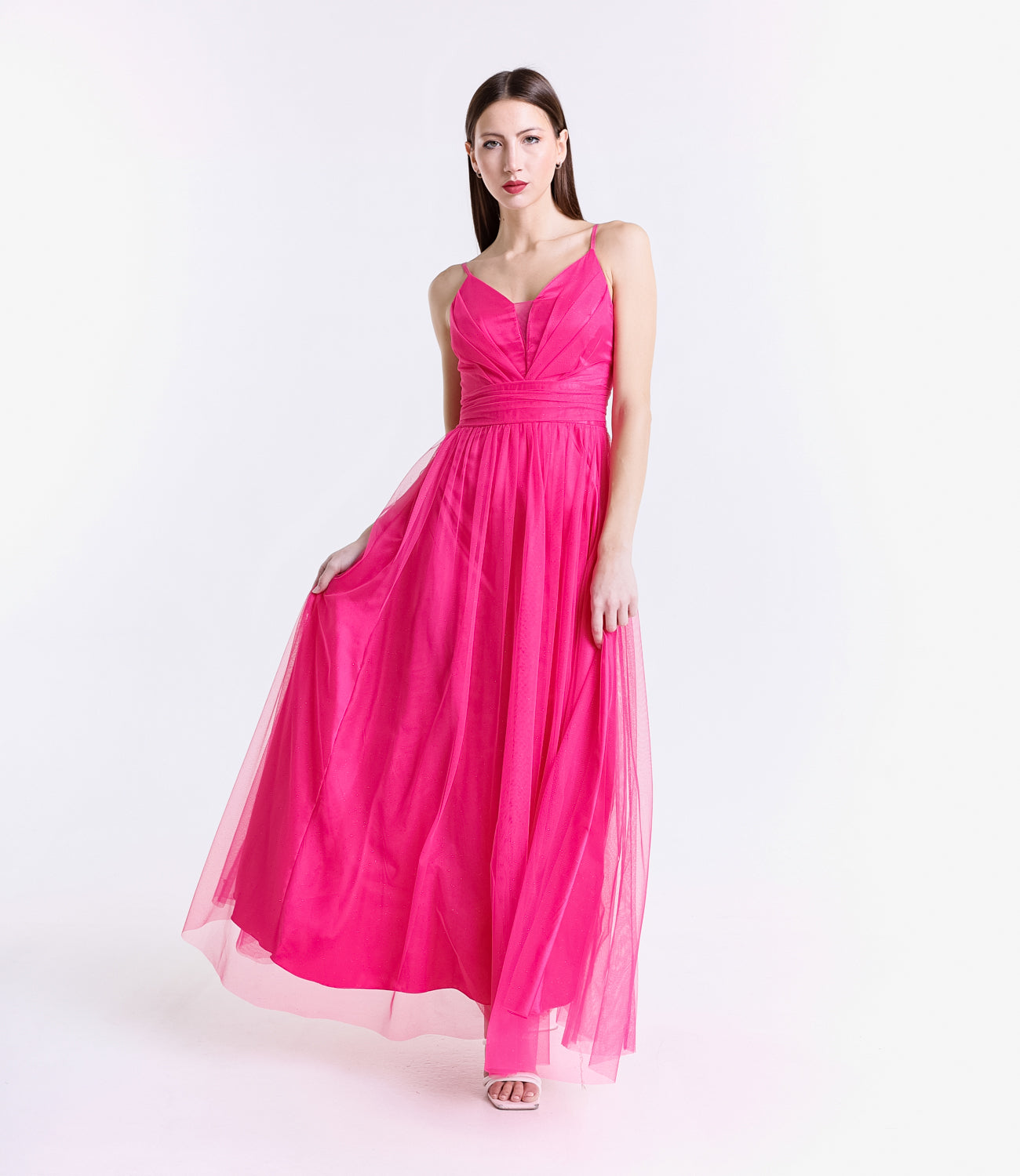 Abito lungo fuxia in tulle vivace, spalline sottili e scollo a V