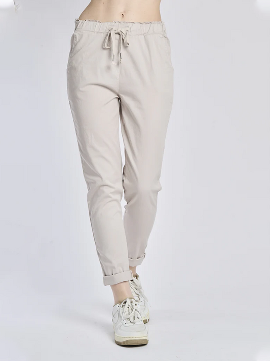 Come devono essere i capi inferiori per il lavoro?