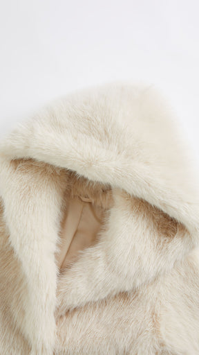 Giacca cropped in pelliccia sintetica con cappuccio ampio