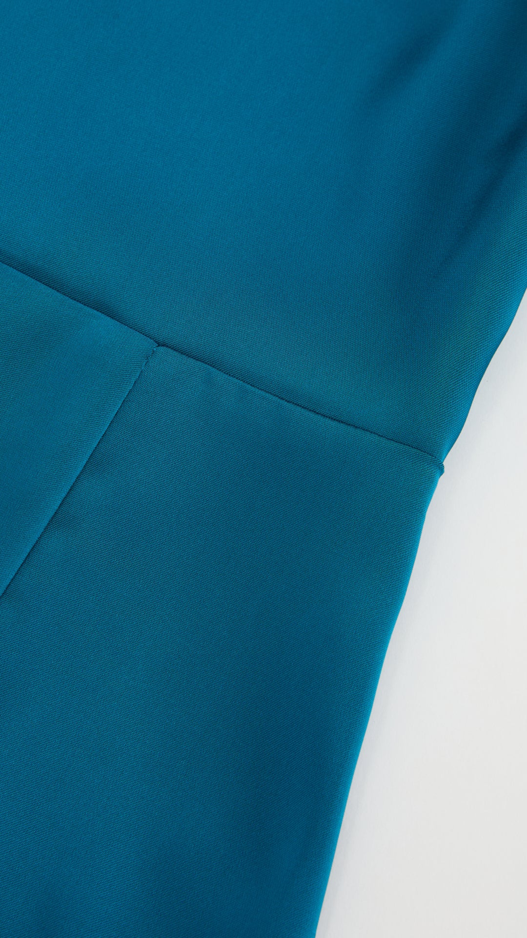 Abito Lungo Monospalla con Collarino e Fiocco in Satin - Eleganza per Matrimoni e Serate Speciali