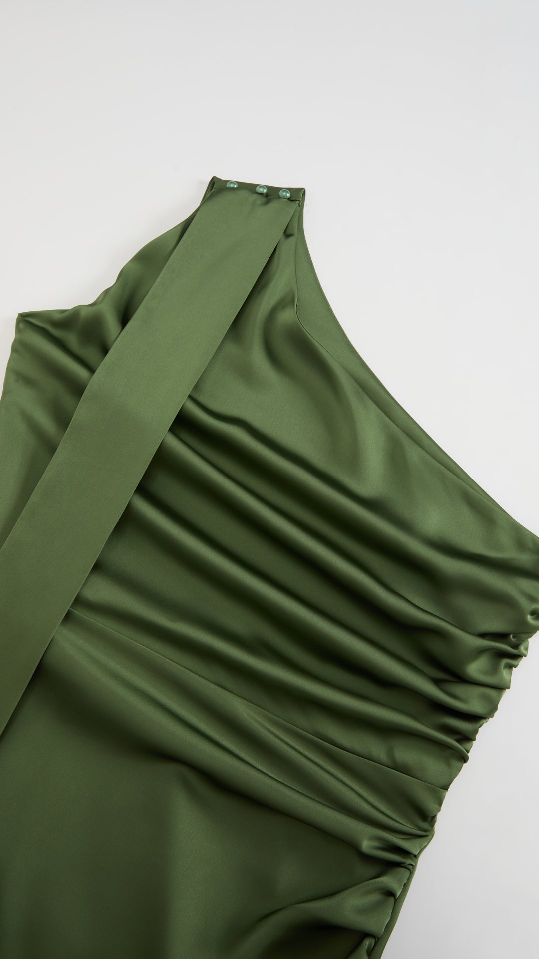 Abito Lungo Monospalla con Collarino e Fiocco in Satin - Eleganza per Matrimoni e Serate Speciali