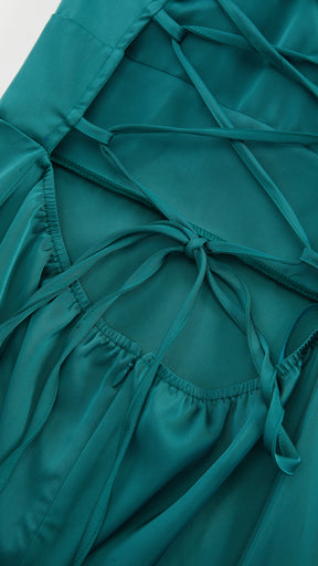 Abito Lungo in Satin con Spalline Sottili e Schiena a Croce - Eleganza per Matrimoni e Serate