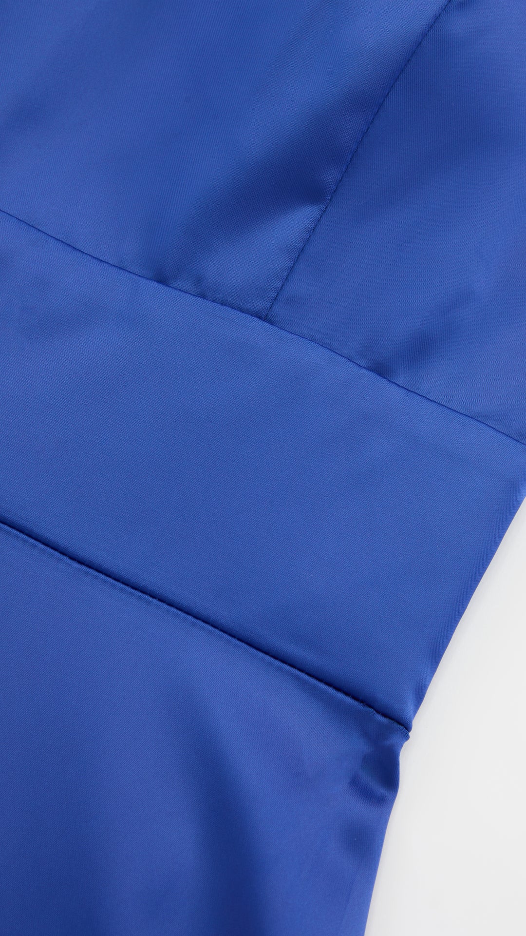 Abito Lungo in Satin con Spalline Sottili e Schiena a Croce - Eleganza per Matrimoni e Serate