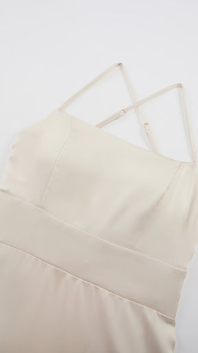 Abito Lungo in Satin con Spalline Sottili e Schiena a Croce - Eleganza per Matrimoni e Serate