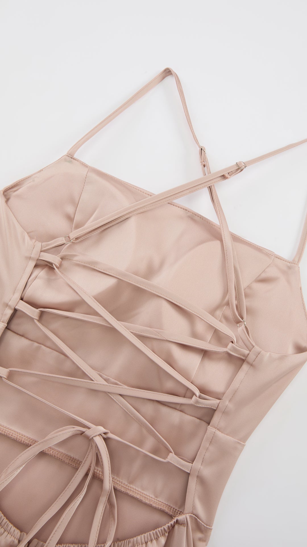 Abito Lungo in Satin con Spalline Sottili e Schiena a Croce - Eleganza per Matrimoni e Serate