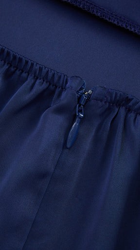 Abito Lungo in Satin con Spalline Sottili e Schiena a Croce - Eleganza per Matrimoni e Serate