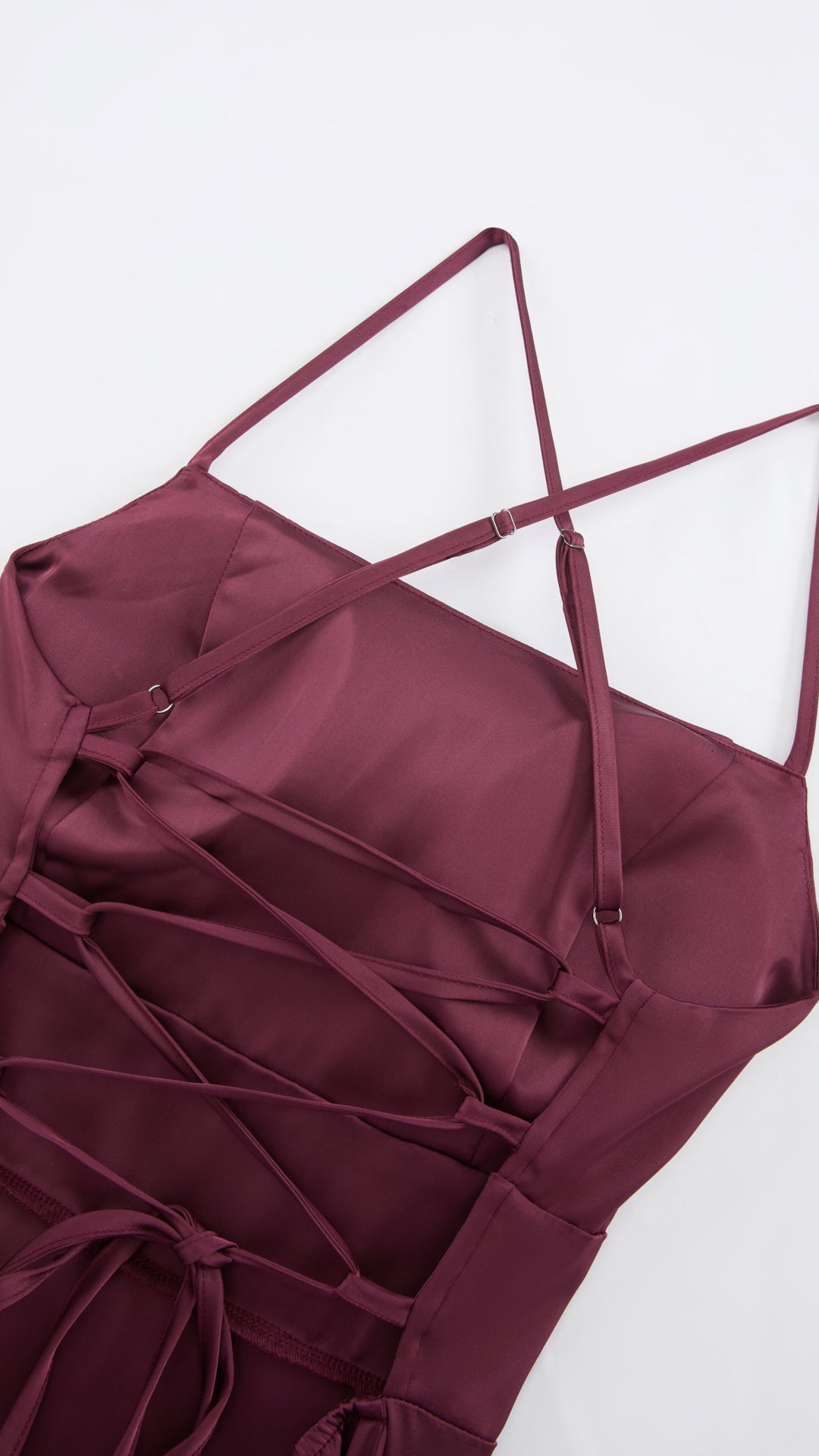 Abito Lungo in Satin con Spalline Sottili e Schiena a Croce - Eleganza per Matrimoni e Serate