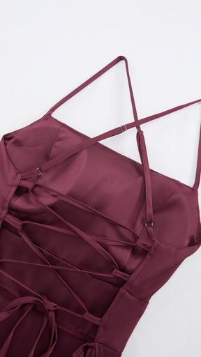 Abito Lungo in Satin con Spalline Sottili e Schiena a Croce - Eleganza per Matrimoni e Serate