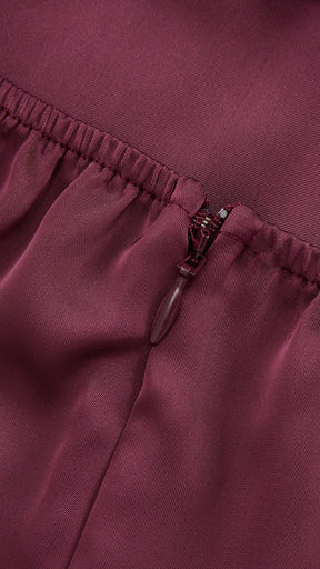 Abito Lungo in Satin con Spalline Sottili e Schiena a Croce - Eleganza per Matrimoni e Serate