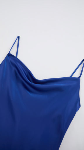 Abito Midi in Satin con Spalline e Scollatura a Collo d'Anatra - Eleganza Senza Tempo per Serate