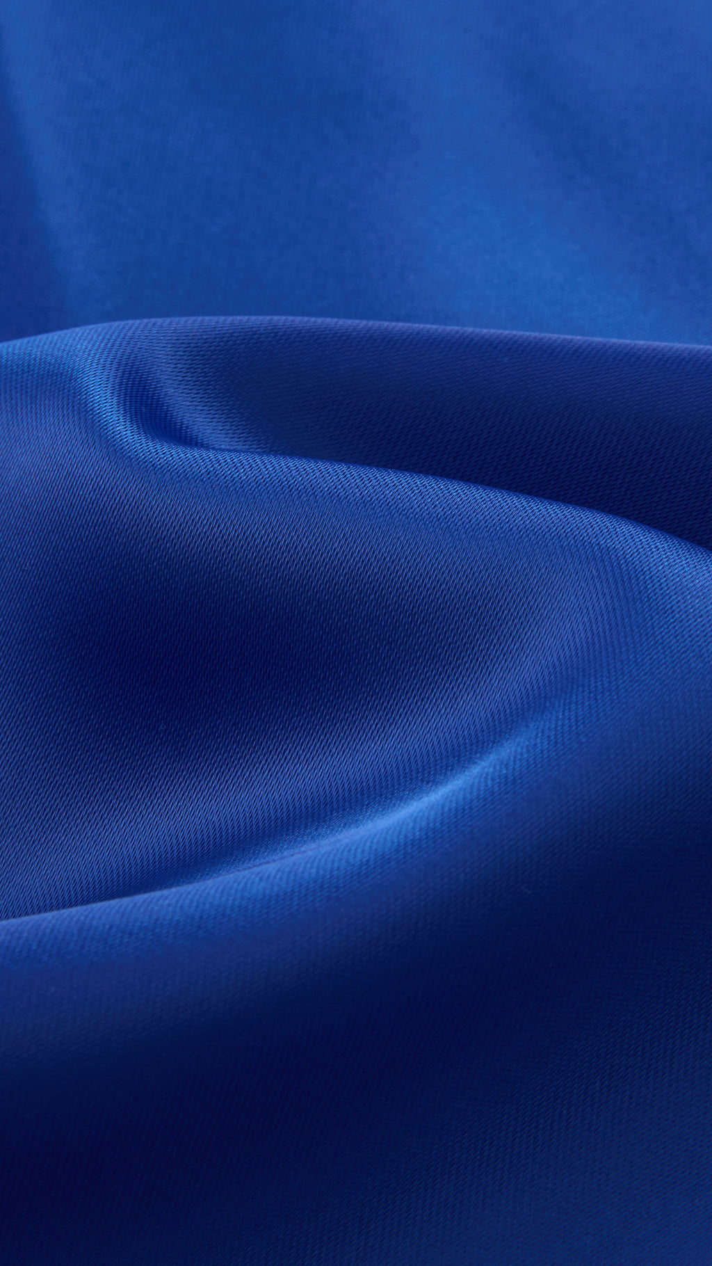 Abito Midi in Satin con Spalline e Scollatura a Collo d'Anatra - Eleganza Senza Tempo per Serate