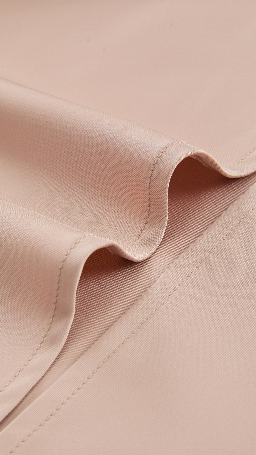 Abito Midi in Satin con Spalline e Scollatura a Collo d'Anatra - Eleganza Senza Tempo per Serate