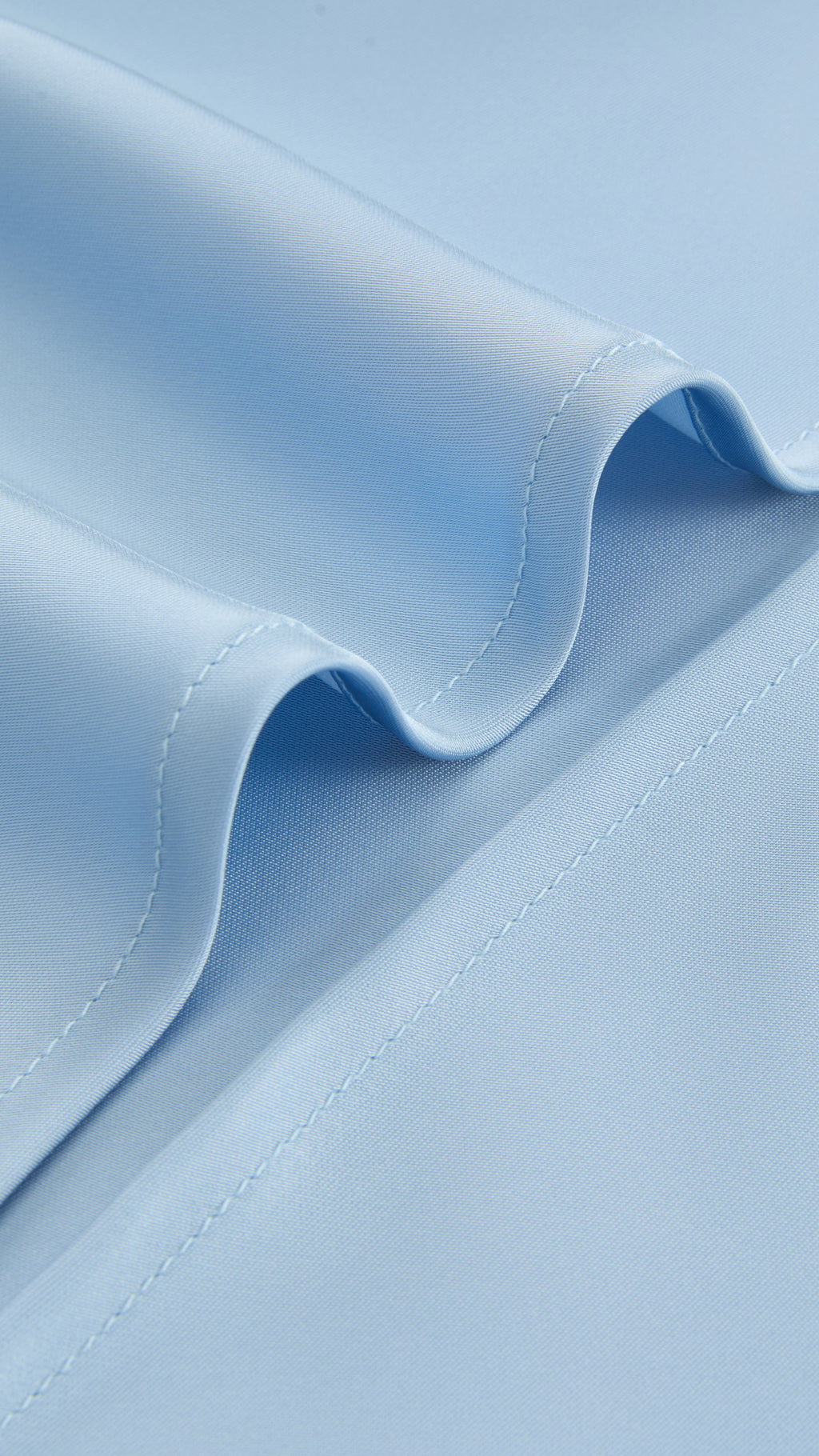 Abito Midi in Satin con Spalline e Scollatura a Collo d'Anatra - Eleganza Senza Tempo per Serate