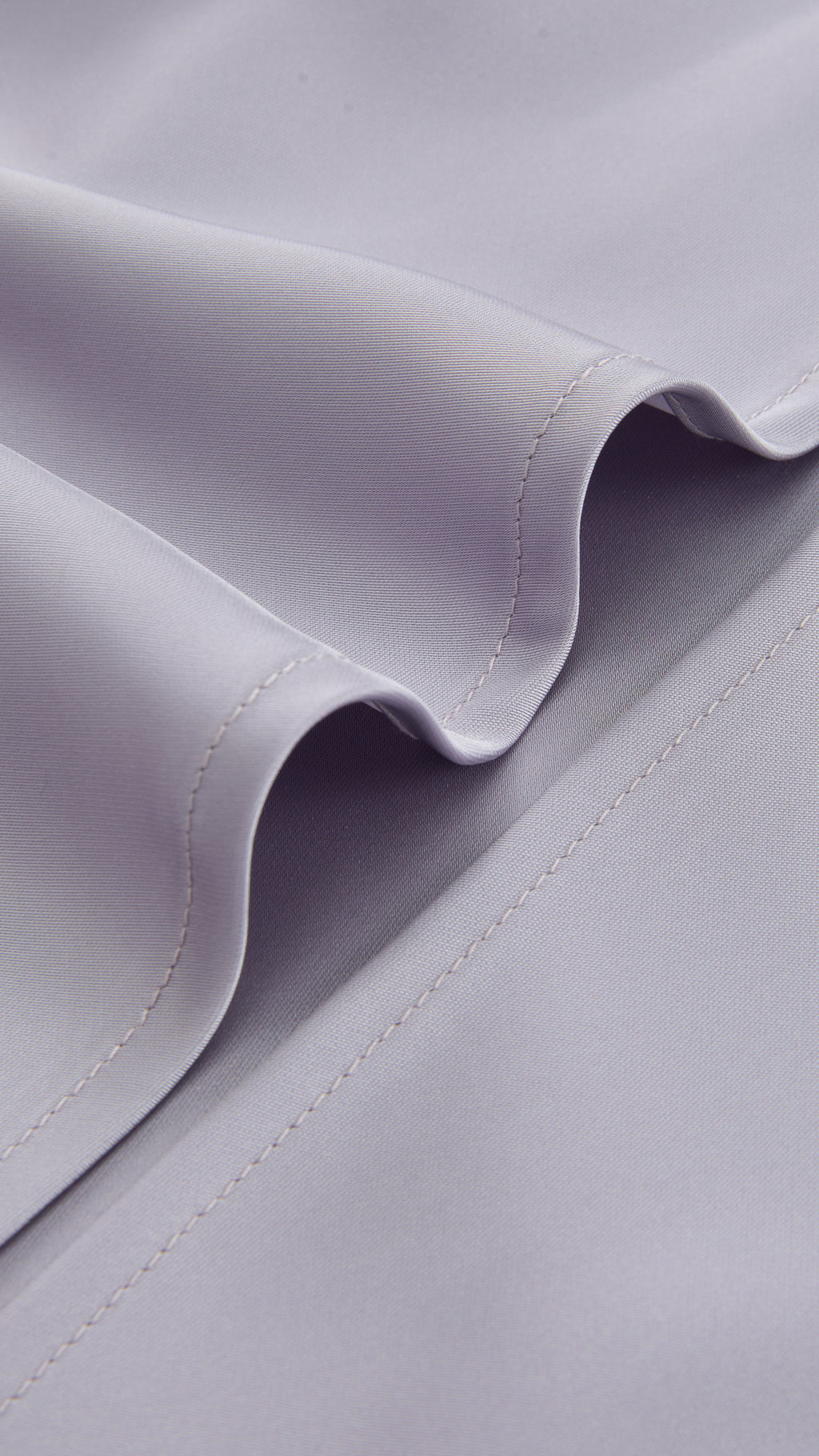 Abito Midi in Satin con Spalline e Scollatura a Collo d'Anatra - Eleganza Senza Tempo per Serate